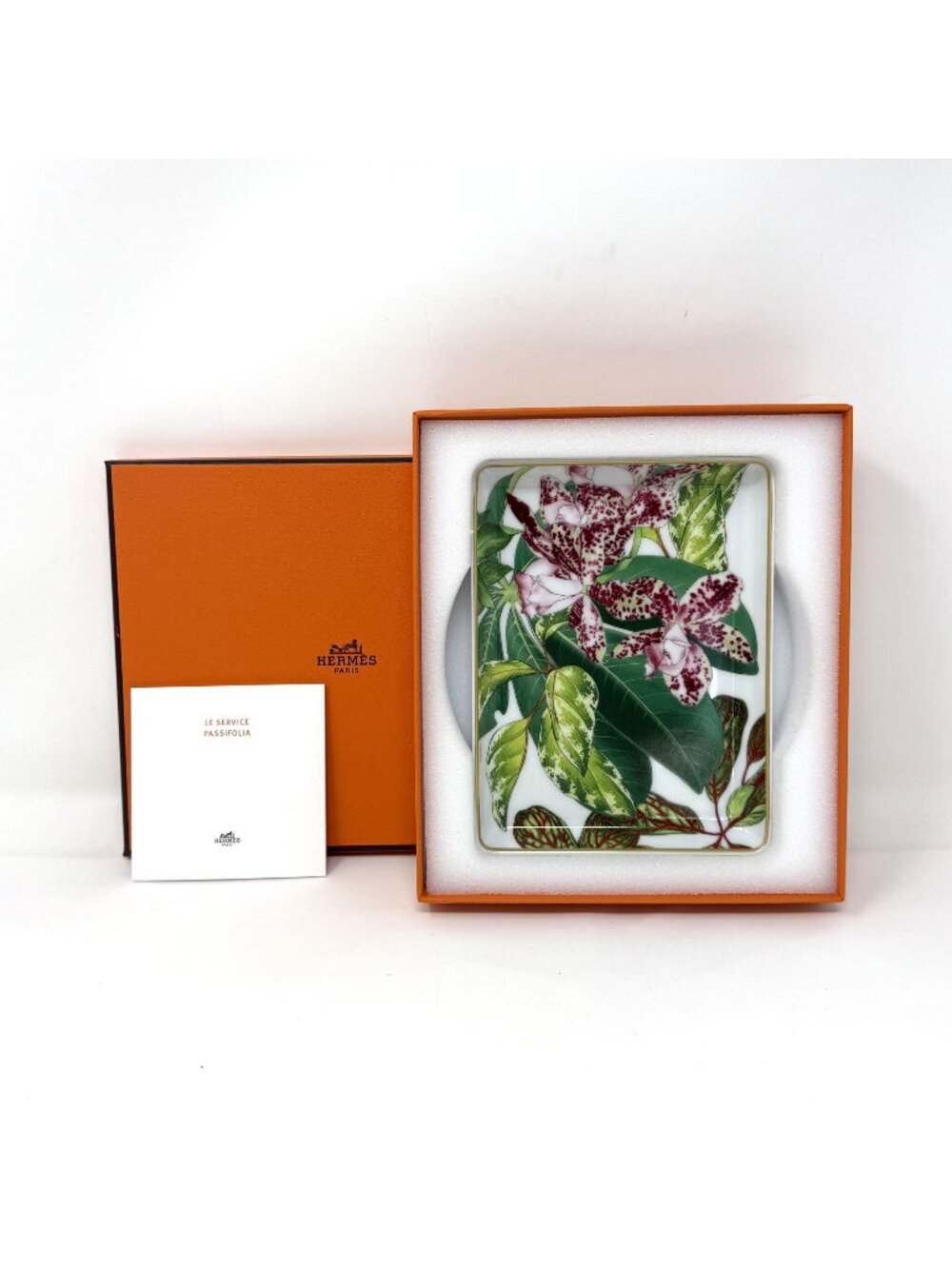 BNIB  Hermes Small Porcelain Passifolia Palm Leaf and Lilly Flower Tray N1 Plate
